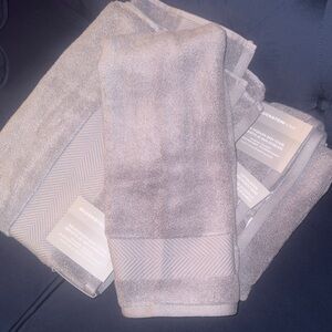 GlucksteinHome Plush Bath Towel Set in Grey
